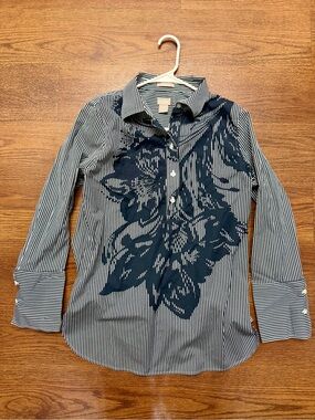 Chico’s No Iron Navy White Striped Floral Button Front Shirt Size 1 (8/10)